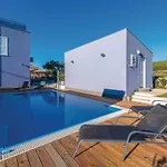 Apartman Two-Bedroom Apartment In Verunic