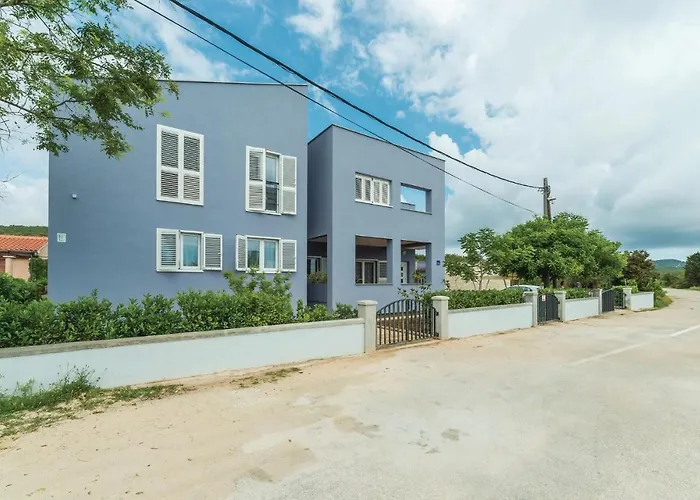 Two-Bedroom Apartment In Verunic *