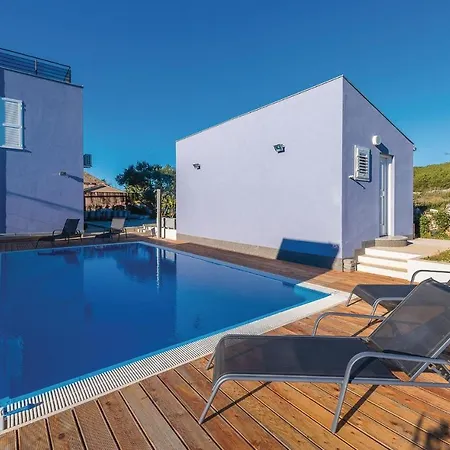 아파트 Two-bedroom In Verunic