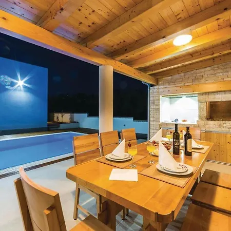 Two-Bedroom Apartment In Verunic Veli Rat