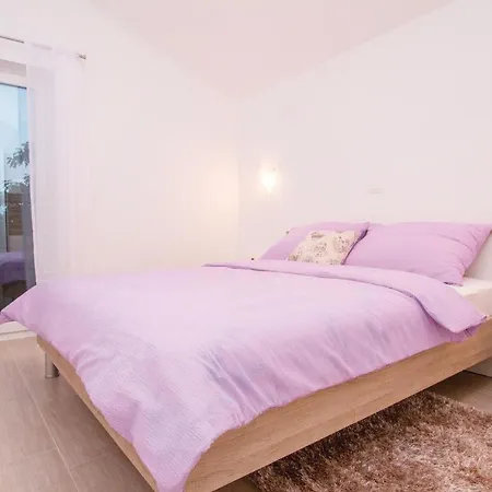 Apartman Two-Bedroom Apartment In Verunic *