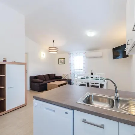 Two-bedroom In Verunic 아파트