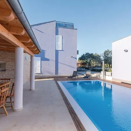 Two-bedroom In Verunic *