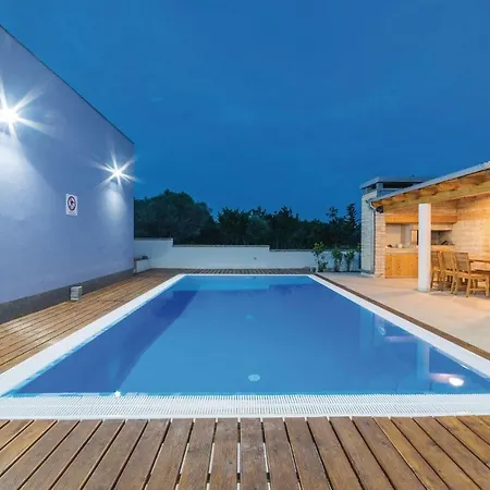 Two-bedroom In Verunic 아파트 벨리 라트