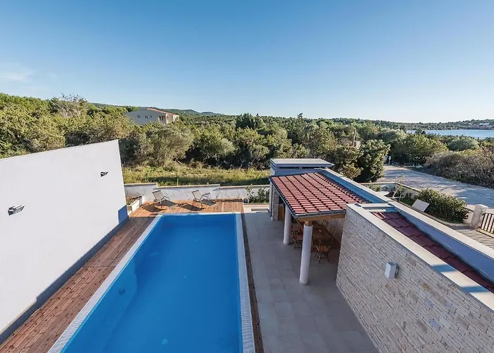 Two-bedroom In Verunic * فيلي رات