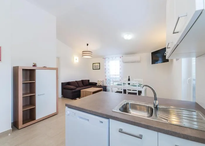 Two-bedroom In Verunic Lägenhet