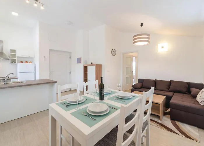 Two-bedroom In Verunic Lägenhet *